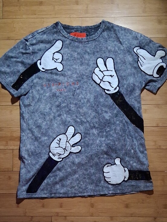 Other - Vie+Riche Paris Disney Hand Tee